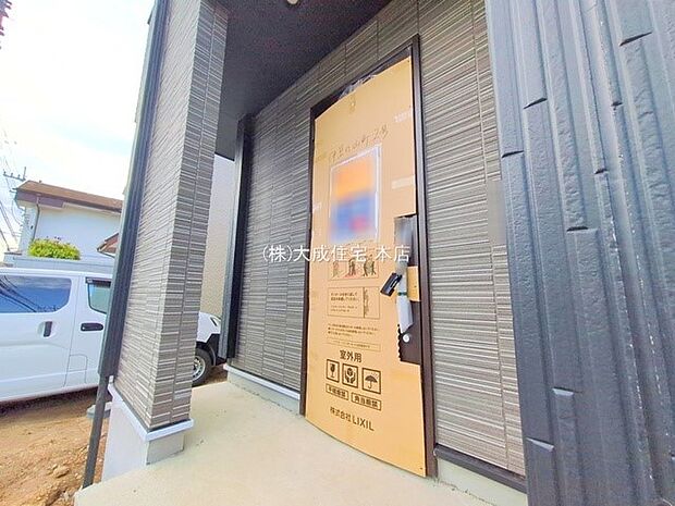 外観:2号棟:玄関 現地写真2025.12.1撮影