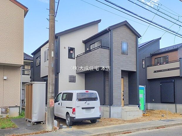 外観:2号棟:カースペース2台分あり!(車種による) 現地写真2025.12.1撮影