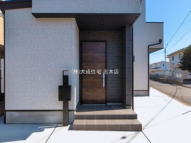 外観:玄関　現地写真2026．3.12撮影