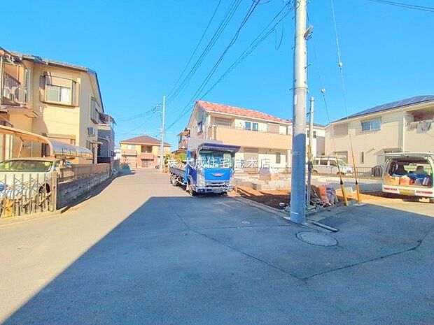 外観:前面道路 現地写真2025.12.8撮影