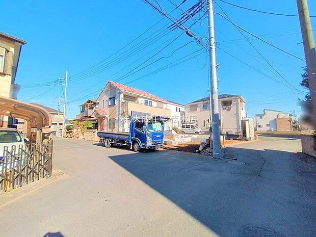 外観:現地写真2025.12.8撮影  前面道路　現地写真2025.12.8撮影  