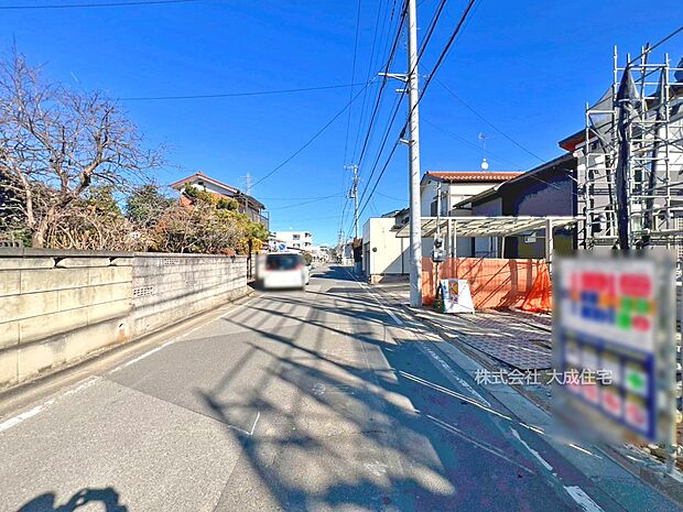 外観:全2棟：前面道路　現地写真2026.1.12撮影