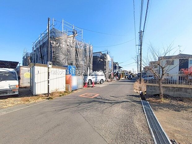 外観:前面道路6ｍございます。　1号棟：現地写真2026.1.30撮影
