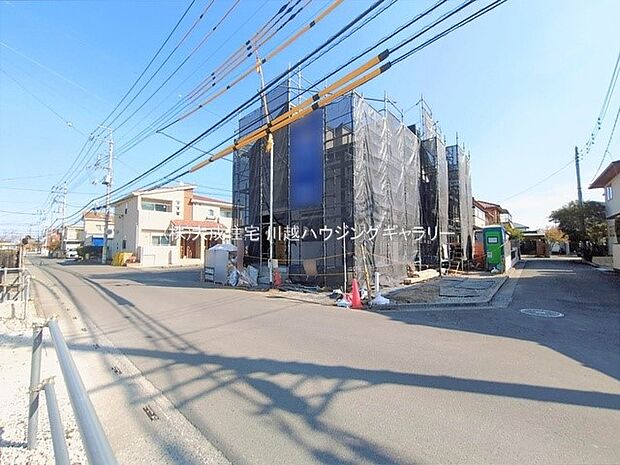 外観:ゆとりある前面道路。 現地写真:2026.2.18撮影