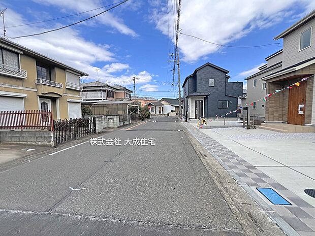 外観:全4棟:前面道路 現地写真2026.3.16撮影