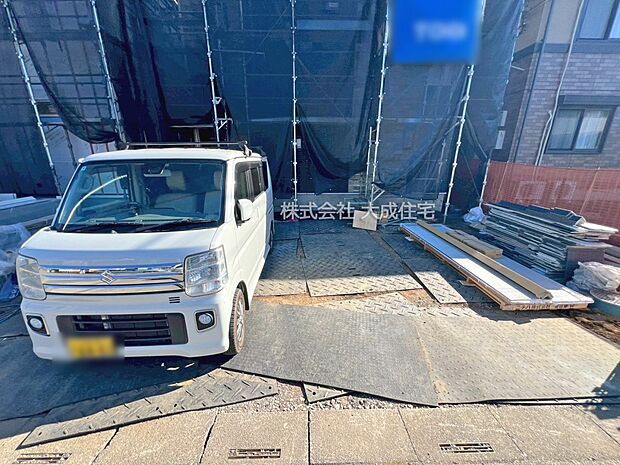 外観:1号棟：カースペース3台分あり！（車種による）　現地写真2026.1.12撮影