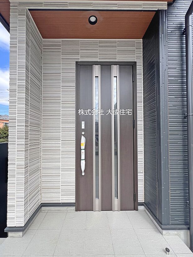 外観:3号棟:玄関 現地写真2026.3.16撮影