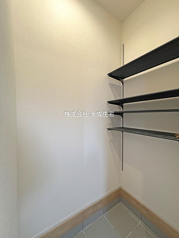 内装:3号棟:アウトドア用品も収納できる土間収納! 現地写真2026.3.16撮影