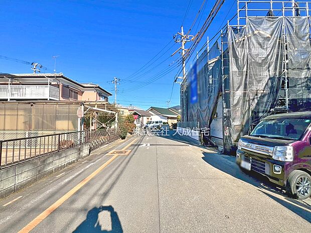 外観:全4棟：前面道路　現地写真2026.1.12撮影