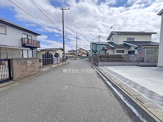 外観:全4棟:前面道路 現地写真2026.3.16撮影