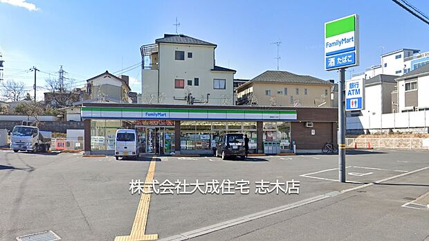 周辺環境:コンビニ 28m ファミリーマート朝霞膝折三丁目店(徒歩1分。ちょっとしたお買い物に便利です！)