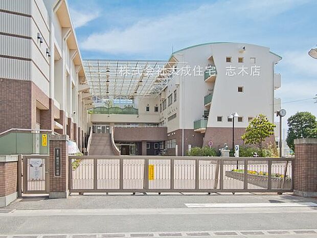 周辺環境:中学校 1900m 朝霞市立朝霞第一中学校(徒歩24分。校舎が新しく綺麗です^^)