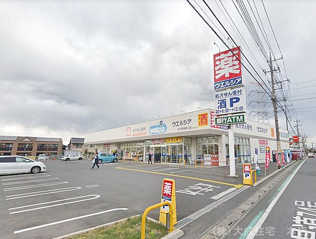 周辺環境:ドラッグストア 950m ウエルシア坂戸鶴舞厚川店(徒歩13分　医薬品から食品、日用品まで豊富な品揃え＾＾)