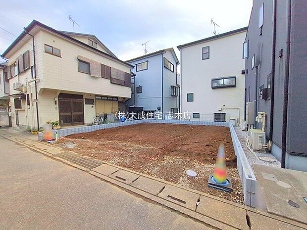 外観:リサイクルスペースや庭、カースペースも1台分ございます！　現地写真2025.12.22撮影