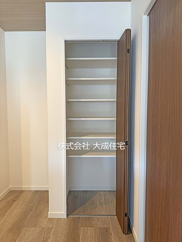 内装:食品や日用品のストックに便利なパントリー! 現地写真2026.1.18撮影