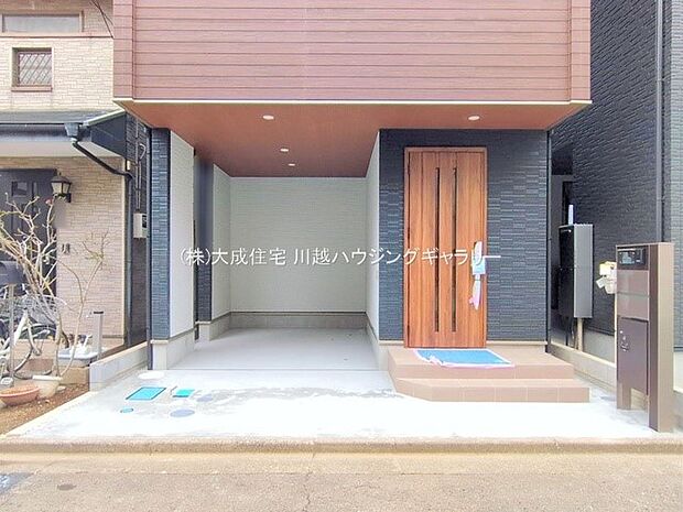 外観:雨の日は駐車場から玄関まで濡れずに移動することが出来ます! 現地写真2025.11.6撮影