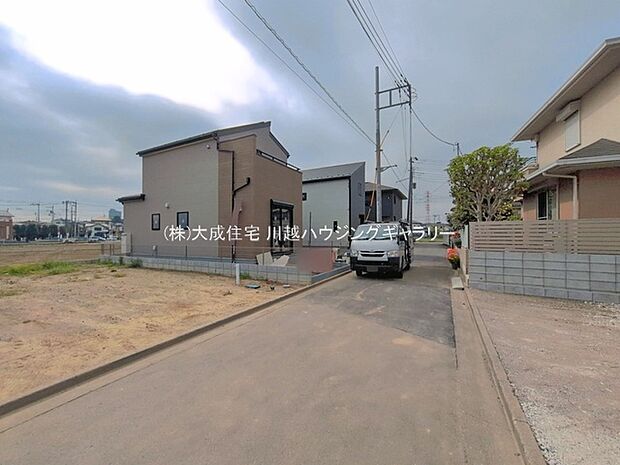 外観:前面道路4mございます。