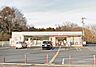周辺：周辺環境:コンビニ 350m セブンイレブン川越西笠幡店(徒歩5分。コンビニ支払いやイベントチケットの購入などにもご利用いただけます。)