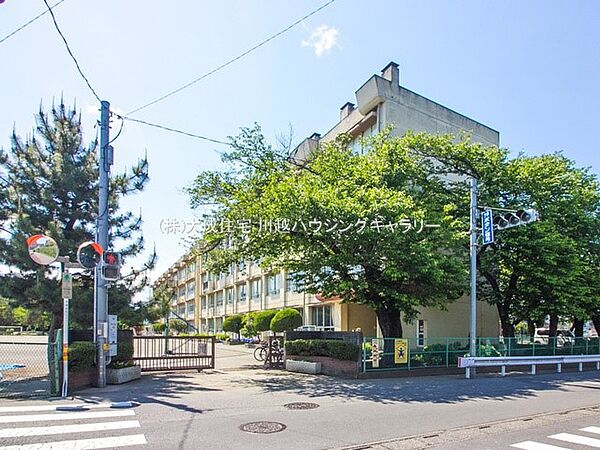 周辺環境:小学校 750m 川越市立霞ケ関西小学校(徒歩10分。目指す教師：情熱をもって教育に取り組み、誰からも信頼される教師)