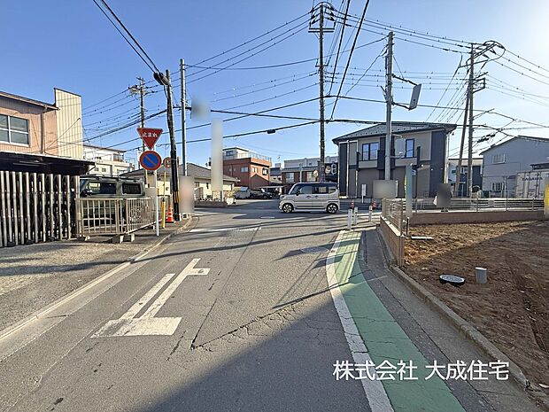 外観:前面道路　現地写真2026.1.18撮影