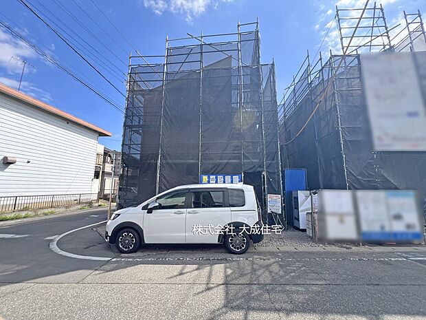 外観:1号棟:カースペース2台分あり!(車種による) 現地写真2026.3.16撮影