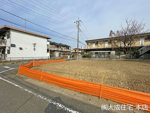 外観:2号棟：建築条件なし！お好きなハウスメーカーで建築可能です！　現地写真