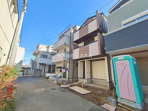 外観:全2棟：前面道路　現地写真2026．1.30撮影