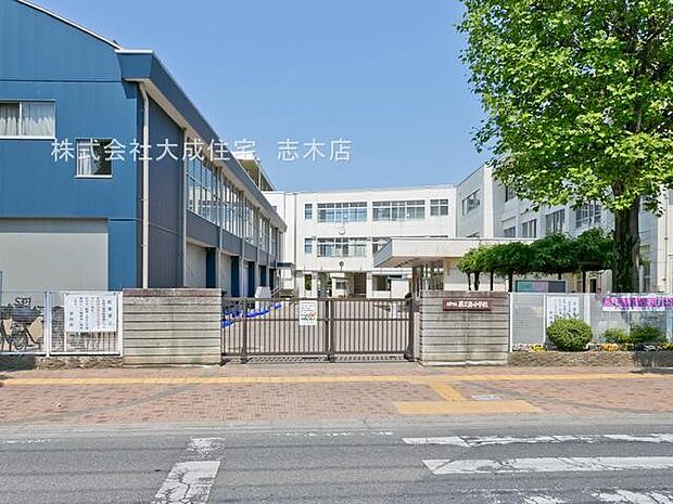 周辺環境:小学校 550m 三芳町立藤久保小学校(徒歩7分。お子さまも安心して通うことが出来ます!)