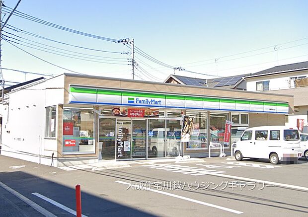 周辺環境:コンビニ 300m ファミリーマート川越的場北店(徒歩4分。コンビニ支払いやイベントチケットの購入などにも便利です。)