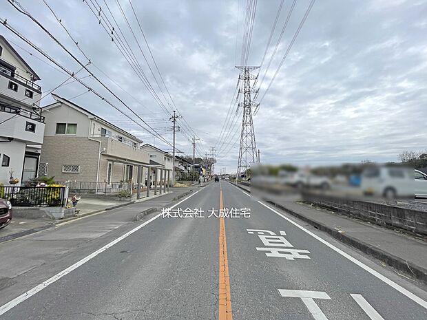 外観:前面道路 現地写真2026.3.16撮影