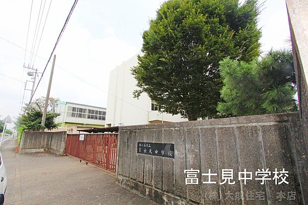 周辺環境:中学校 750m 鶴ヶ島市富士見中学校(徒歩11分につき 部活で帰りが遅くなっても安心です^^)