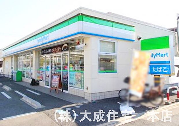 周辺環境:コンビニ 300m ファミリーマート 鶴ヶ島富士見四丁目店(徒歩4分につき ちょっとしたお買い物にも便利です^^)