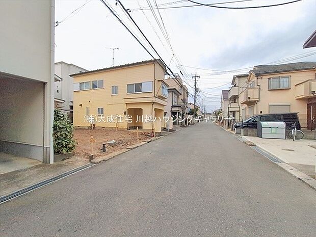 外観:前面道路広々6mの公道です