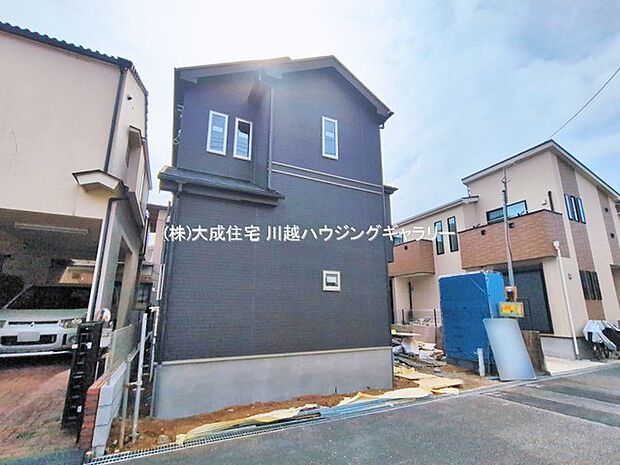 外観:建築物省エネ法に基づく、省エネラベル表示。 現地写真:2026.3.2撮影