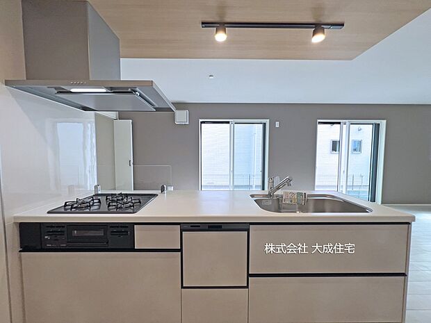 内装:1号棟:ご家族の様子がみれる対面キッチン! 現地写真2026.3.16撮影