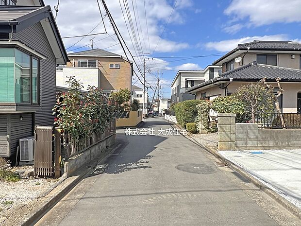 外観:全3棟:前面道路 現地写真2026.3.16撮影