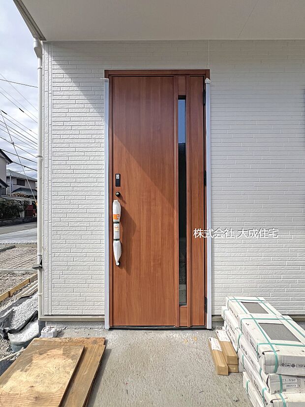 外観:2号棟:玄関 現地写真2026.3.16撮影