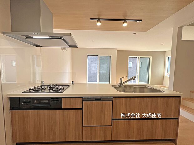 内装:2号棟:ご家族の様子がみれる対面キッチン! 現地写真2026.3.16撮影