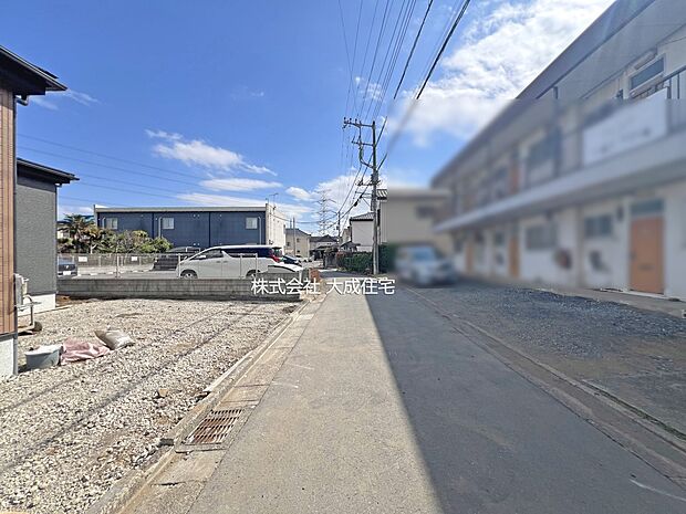 外観:全3棟:前面道路 現地写真2026.3.16撮影