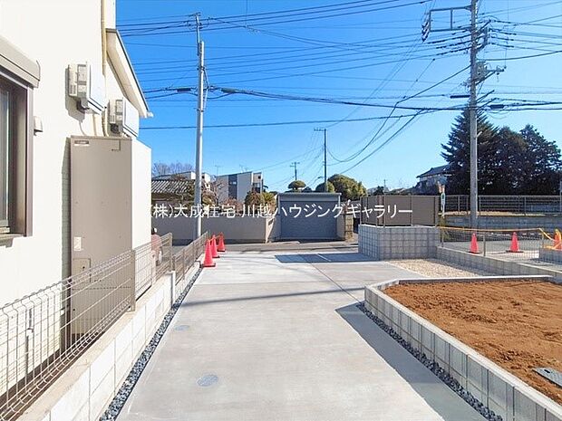 外観:並列2台と縦列で1台駐車可能なスペースを確保しております。 1号棟:現地写真2026.2.3撮影