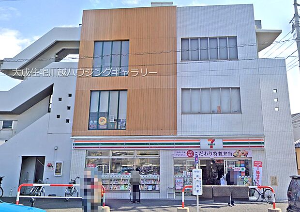 周辺環境:コンビニ 550m セブンイレブン川越南古谷店(徒歩7分。駅前にあり、通勤通学の際などに立ち寄れます。)