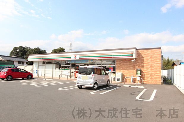 周辺環境:コンビニ 900m セブンイレブン 坂戸浅羽店(徒歩12分 ちょっとしたお買い物に便利な距離です)