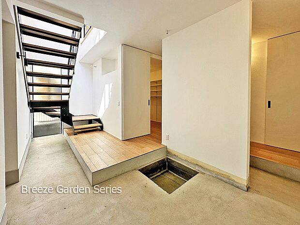 内装:TAISEIこだわりの施工例写真:土間コンクリートのくぼみには植物なども植えられる!