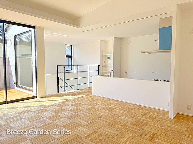 内装:TAISEIこだわりの施工例写真:バルコニーに面しているので自然光が差し込みやすいです!