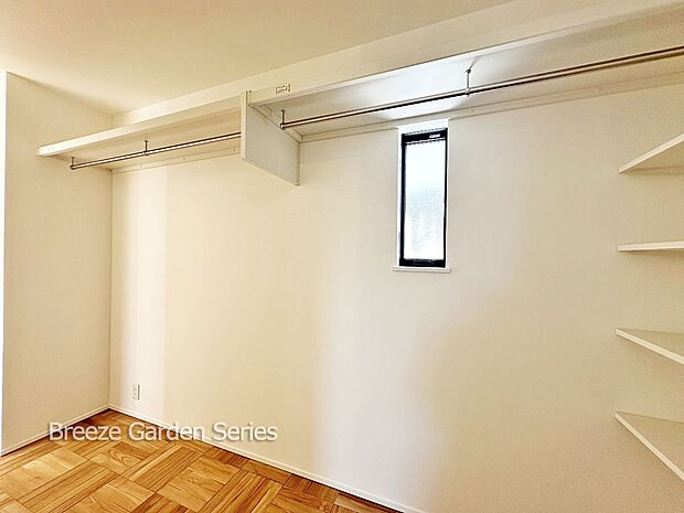 内装:TAISEIこだわりの施工例写真:突っ張り棒付きWIC