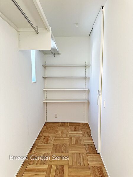 内装:TAISEIこだわりの施工例写真：ベビーカーやアウトドア用品を収納できるSIC!