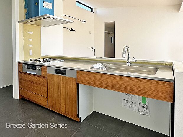 内装:TAISEIこだわりの施工例写真:木目があるため無地よりも汚れが目立ちにくいブラウンキッチン