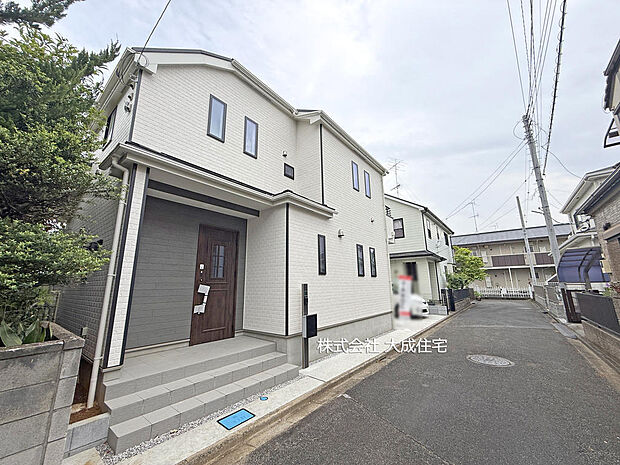 閑静な住宅地に並びます。　現地写真：2026.5.8撮影