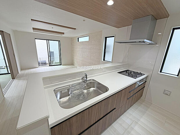 LDK全体を見渡せる対面式キッチン! 現地写真2026.9.19撮影