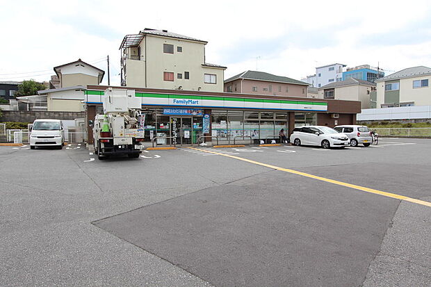 ファミリーマート朝霞膝折三丁目店 徒歩7分(550m)